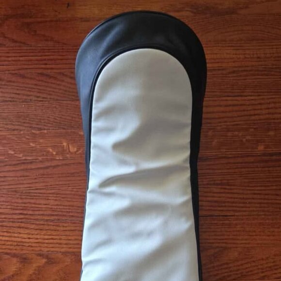 Taylormade driver headcover - Picture 2 of 4